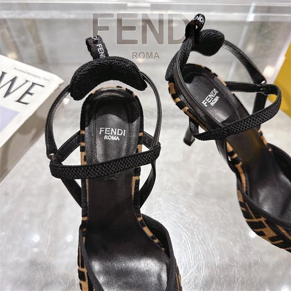 2025112818419638 210